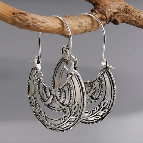 925 Sterling Silver Plated Boho Dove Engraved Hoop Earrings - Picture 2 of 5